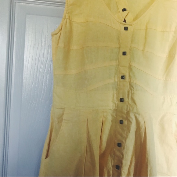 💛 | TULLE Dress Size Medium - Picture 5 of 8